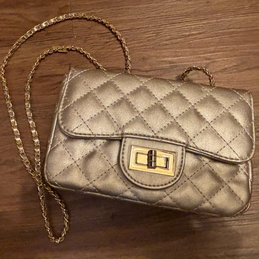 Elegant Gold Quilted Chain Bag